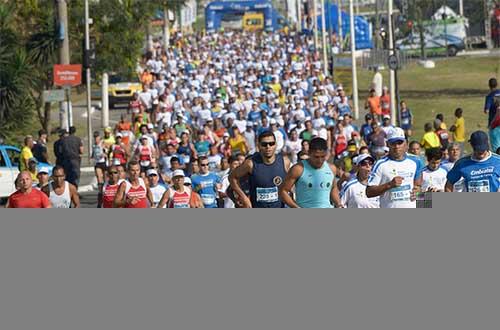 Os atletas que participam da Meia Maratona Faz um 21, tradicional circuito promovido pela Embratel, já podem comemorar  / Foto: Divulgação